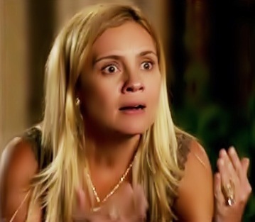 Não me seguiu porquê? Ta vinculada com a Rita? Eu sei porque você não me seguiu, a Rita deve ta por trás disso.