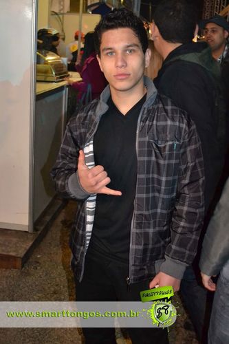 VIVO,LUTO MAS SO POR QUEM AMO