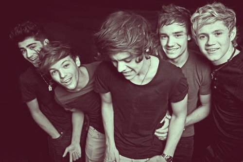 Went to 1D concert in july 1st :D and im sad when ppl are upset so i cheer them up and then i feel a lot of JOY!!