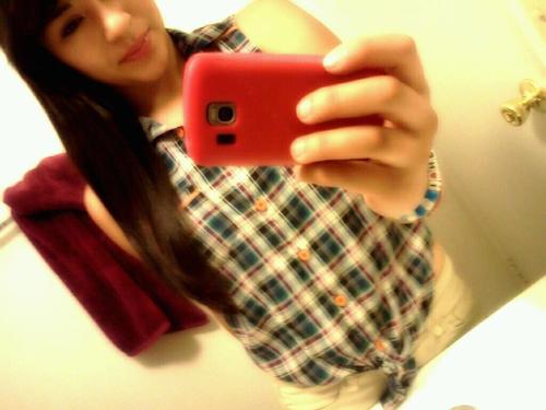 So Evelyn Thinks yhur lostt Follow Her =D hahaha Love Thiss Twoo Girls.! @_DanqqNancyy and @StupiedAssYvette