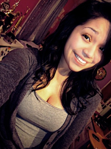 17. Miami. Residing in Santo Domingo. Aspiring actress. Minnie & Mickey. Liam Hemsworth. Bon Iver. Starbucks.