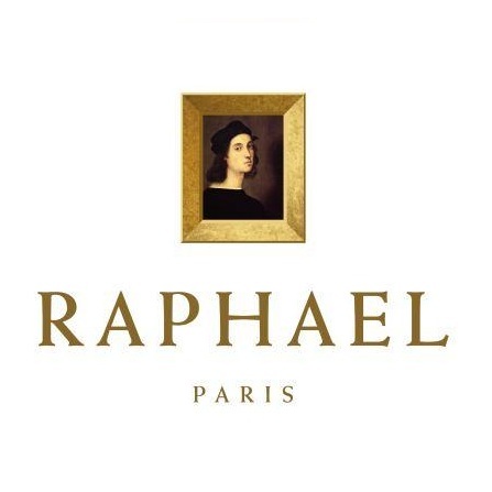 A five-star hotel on Avenue Kléber, just a few streets away from fashion boutiques and museums, Hotel Raphael offers quintessentially French luxury.