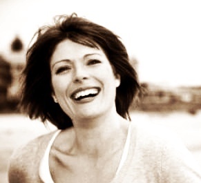 I'm Emma.I'm 32 years old.I`ve a husband, Carol and son Tom. I work in a prestigious company that deals with interior design! We are looking for a project home.