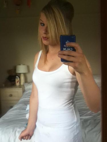 hiyaa,, im 13 & i follow back ;) xx