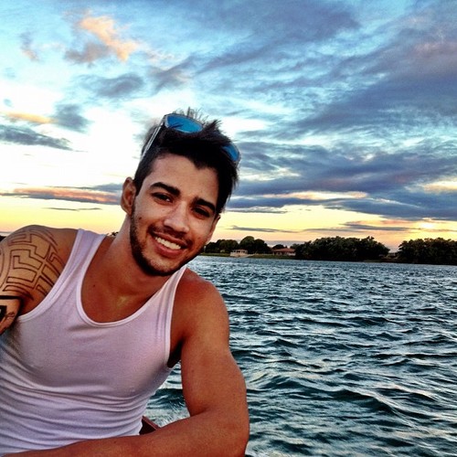 Se você não existisse iria te inventar
Na forma de um anjo mais lindo,
Iria te amar,@gusttavo_lima te amo
Seguida pelo @FrontJR