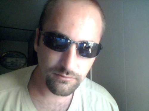 Funny guy I like makeing movies  and inventing wierd stuff to sell and try to make money!!!!
http://t.co/fV2mHFuRWd
