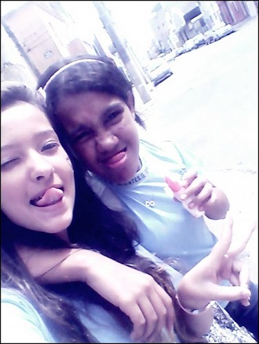 12 anoos' ,Geminiana , gostoo de pagode ^^ ,  ttenho uma extrema vergonha ... Mana das @caah_birk && Marleidesykes_ . segue ae @ThainaaGisele !