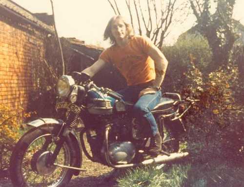 Brit, no longer in Germany. ITFC fan. Left of centre democrat. Unitarian leanings. Old Triumph Bonneville repairer. I am my own idiot, no-one else’s!