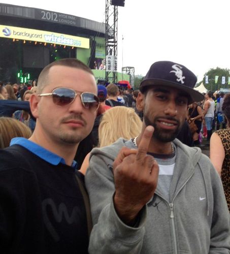 I love cricket, Fulham FC, Smoking Kush and Music in no particular order :)