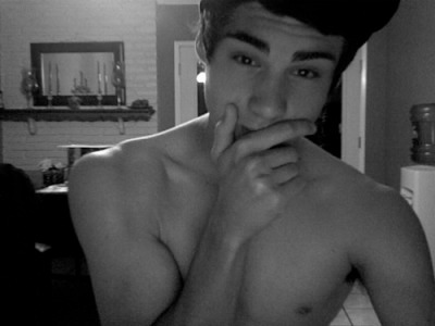 Phelipe Menezes Mendes . Rockeiro , menino, santista , modelo e que te faz simplesmente pirar .. me pgnt ? http://t.co/hYzngRrGf2