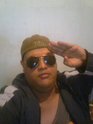 calmo as vezes extressado. amavel as vezes insuportavel apaixonado. as vezes indignado