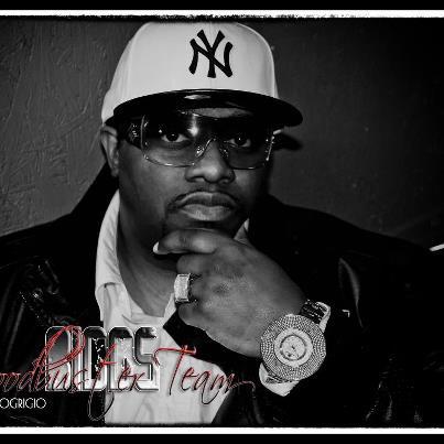 hoodbuster's profile picture. im a business owner i am a music engineer for HOODBUSTER STUDIO i write music i rap and sing I am number 1 on reverbnation