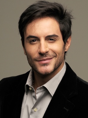 Twitter oficial do ator Ricardo Tozzi, Atualmente em #CheiasDeCharme. Twitter atualizado pelo próprio.