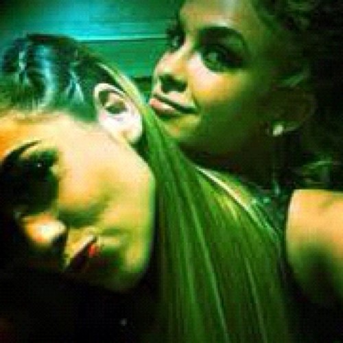 E independente de tudo, eu sempre estarei ao lado de vocês @sophiaabrahao , @MicaelBorges_ , @Lua_Blanco e @Aguiarthur  ♥