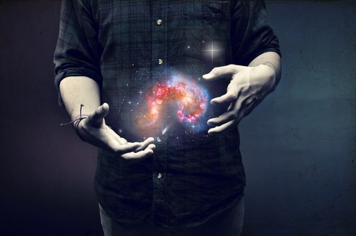 Se ha dicho que los sentidos son poderosos, pero más poderosa que ellos es la mente, superior a la mente es la inteligencia, y  superior a la inteligencia es El