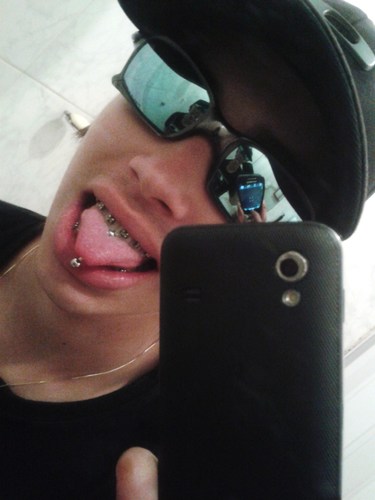 . . . Se tu não me conheçe , ja ouviu falar!  haha :Pp