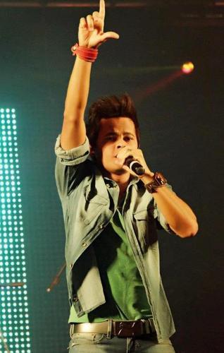 Twitter de divulgação Oficial do cantor @JCesarcantor. Seguido por ele dia 29/07/12. http://t.co/2IRVrOVCWi https://t.co/PIkzdy5In8