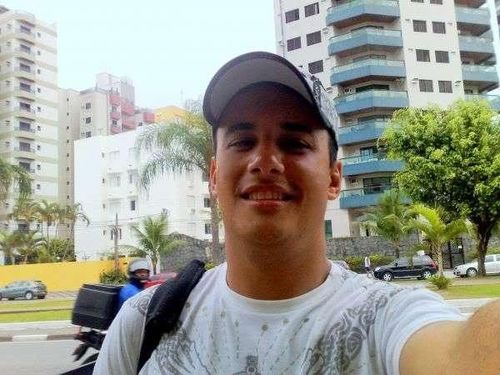 Curso Arquitetura na Faculdade Newton de Paiva.
Estágio na Sudecap, trablho atualmento com estudo, planejamento e projetos de ambientes externos.