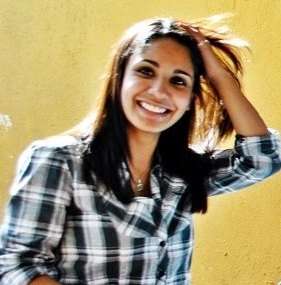 Sou sensível, mas sou forte. Sou pequena, mas sei me defender. Sou irônica, mas sou verdadeira. Sou ciumenta, mas sou tranquila.