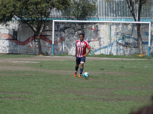 soy una persona sincera y me late el desmadre pero a la vez me gusta ser responsable,chiva de corazon y fiel soldado del amor jejejeje eso q