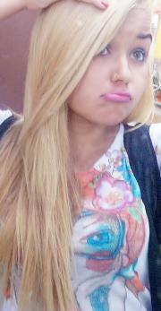 bah pequena dela akii essa menina é das minha loka e retardada poor isso que eu amo ela tantao.ellaeoutronivel