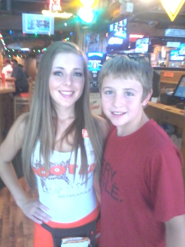 Trent25_Fields's profile picture. if you follow me i will follow you & i love playing basketball