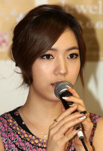 Ҳ̸ҳ Verified Official RP of Ryu HwaYoung Ҳ̸ҳ
Add me I am friendly 
Be nice to me and I be nice to you too 
Thanks
