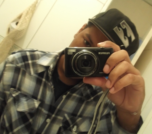 Vc quer saber quem eu sou?!
Eu sou preguiçoso,atrapalhado,preguiçoso,azarado u.u preguiçoso,otaku,preguiçoso,fanático por JRock e Heavy Metal e preguiçoso ¬¬