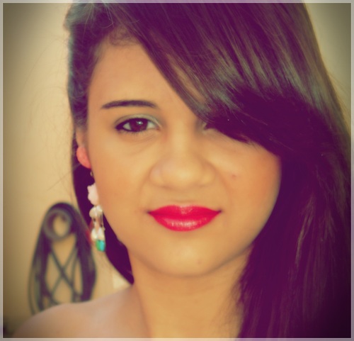 Mas como menina teimosa que sou, ainda insisto em desentortar os caminhos, em construir castelos sem pensar nos ventos. #Fé.licidade!