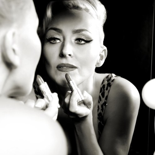 zoepollocksongs's profile picture. Arch procrastinator with full blown ennui . I'm getting better ....flashes of light and musical creativity