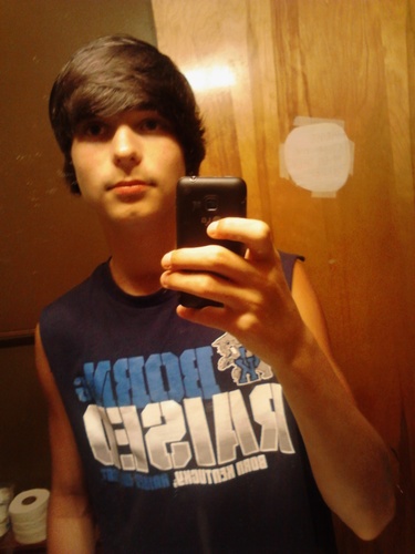 Names Darian, 15. freshman at valley. Play football #17 #BBN SINGLE!