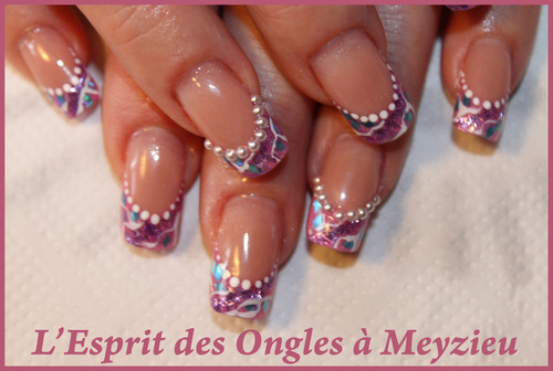 Institut spécialisé dans la pose d'ongles en résine et gel (69330 Meyzieu, France).