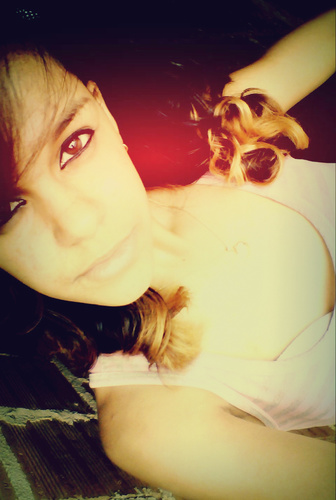 Oi, meu nome é #RenallySmênia, tenho 14 anos, meu twitter OFC é o @_pqsounally, e sou simplesmente feliz com a vida ! Agora segue ((: