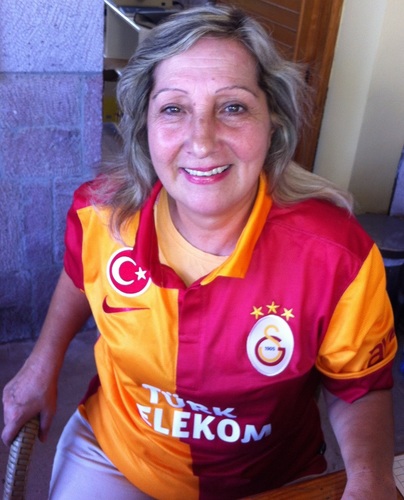 Insan,  Aşırı hayvansever. Futbol, basketbol ve tenis hastası Galatasaraylı. #Federer......