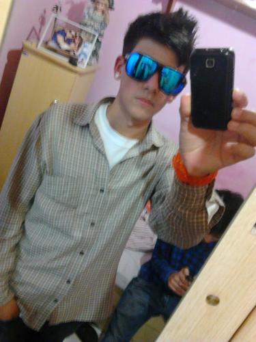 #Ariano, .... ! #feio , curto charlie brown ... *----* , ando de #board .... ! Quer me conhecer! Me segue *---*