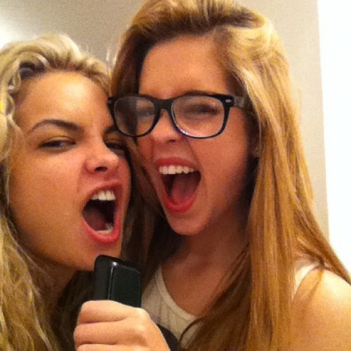 Sophia e Lua um amo  maior que tudo nesse mundo. Minhas princesas, @sophiaabrahao @lua_blanco Madrinhas: @PrideWord_rbr e @LucyPorRBR_SZ
(since 15/04/12 )