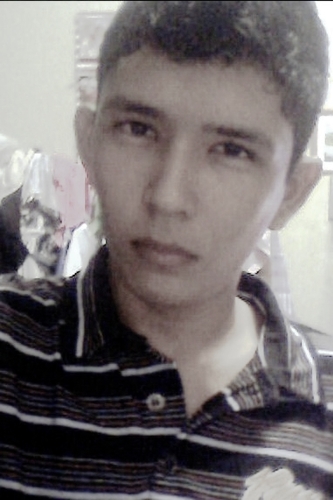Apenas um ser como qualquer um, mas diferente… Resumindo: sou apenas eu…
 follow me