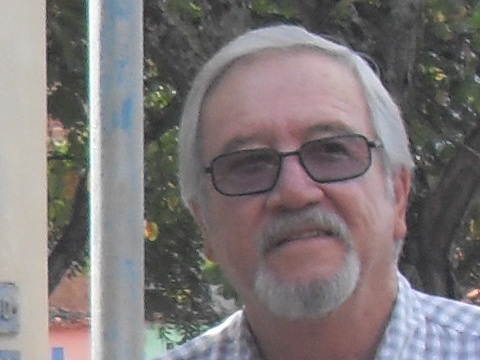 75 anos, médico, ex-político, escritor. da Academia Tocantinense de Letras,  da Ac. Palmense de Letras e da SOBRAMES-TO.