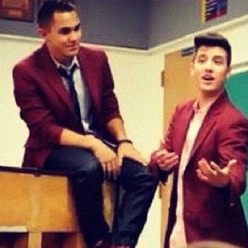 _LogieMitchell_'s profile picture. Hockey and singing is my thing.