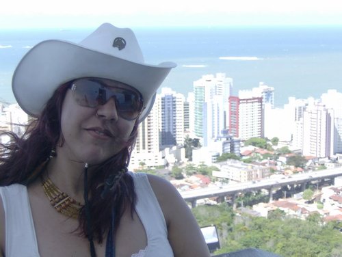Sou como você me vê.
Posso ser leve como uma brisa ou forte como uma ventania,
Depende de quando e como você me vê passar.
(Clarice Lispector)