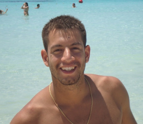 London born Latino, loves the rhythms of salsa & bruising demands of MMA. Passionate about football, wanting NUFC to win a trophy! & wants to travel the world..