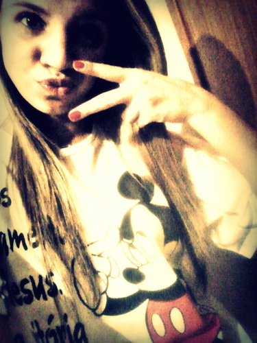 AdrianaTessaro's profile picture. Gosto daquilo que me desafia. O fácil nunca me interessou, já o obviamente impossível sempre me atraiu, e muito.