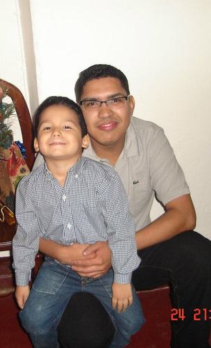 Soy de lentes y ojos marrones