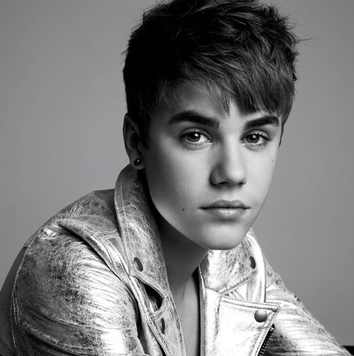 Je Follow Back tous le monde ! Avant , Va follow @JayBeeSmile_  ;) ♥