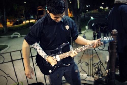 Twitter do vocalista e guitarrista solo da banda @Protocolo84