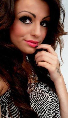 That One Thing What Makes You Beautiful Is Everything About You Tell Me A Lie & You're Not Taken Cause If You Are Well You Stole My Heart (: