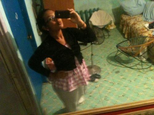 Fuerte & sencible. Llena de buena onda(: & con ganas enormes de adueñarme de todo lo que me haga feliz...