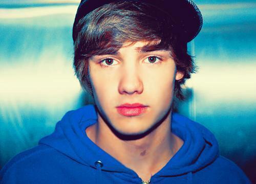 Directioner, Belieber, Lovatic, Navy, Little Monster, Selenator, KatyCat, Breezy, Stooshefan, Britfan ♥ Não me deixem alone.