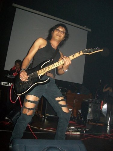 privat gitar Hub: Agung Harlay/G'S'G
alamat; Jl. Ploso Timur 2 no 51
telp; 0838 3234 3578