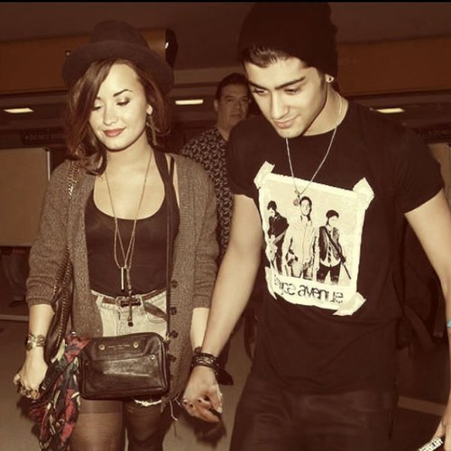 ZaynJMalik_'s profile picture. I'm Zayn Malik 1/5 of One Direction.My best friend in the whole world is @asweetgirlinLA Taken by the cutest girl ever @xddIovat0 she's all that i could ask for